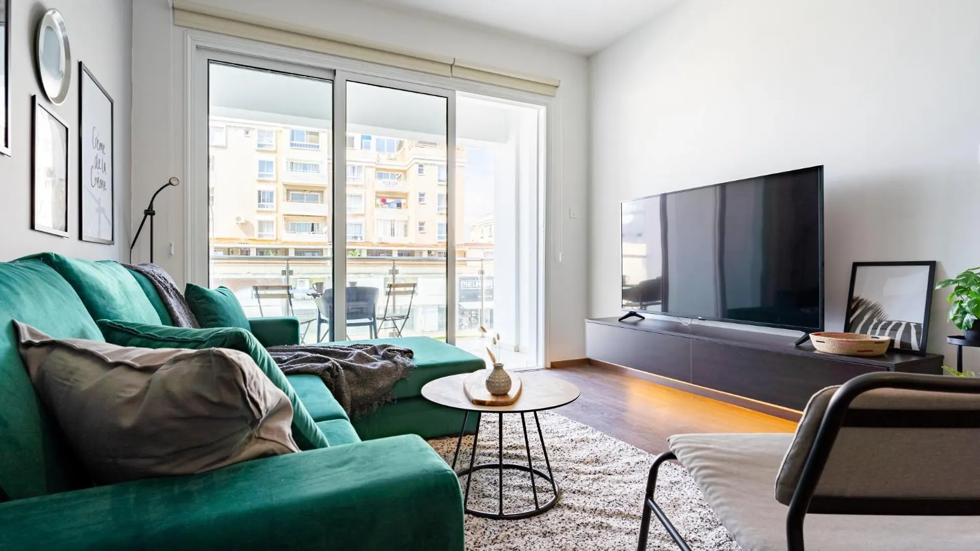 Harbor Apartments In Larnaca